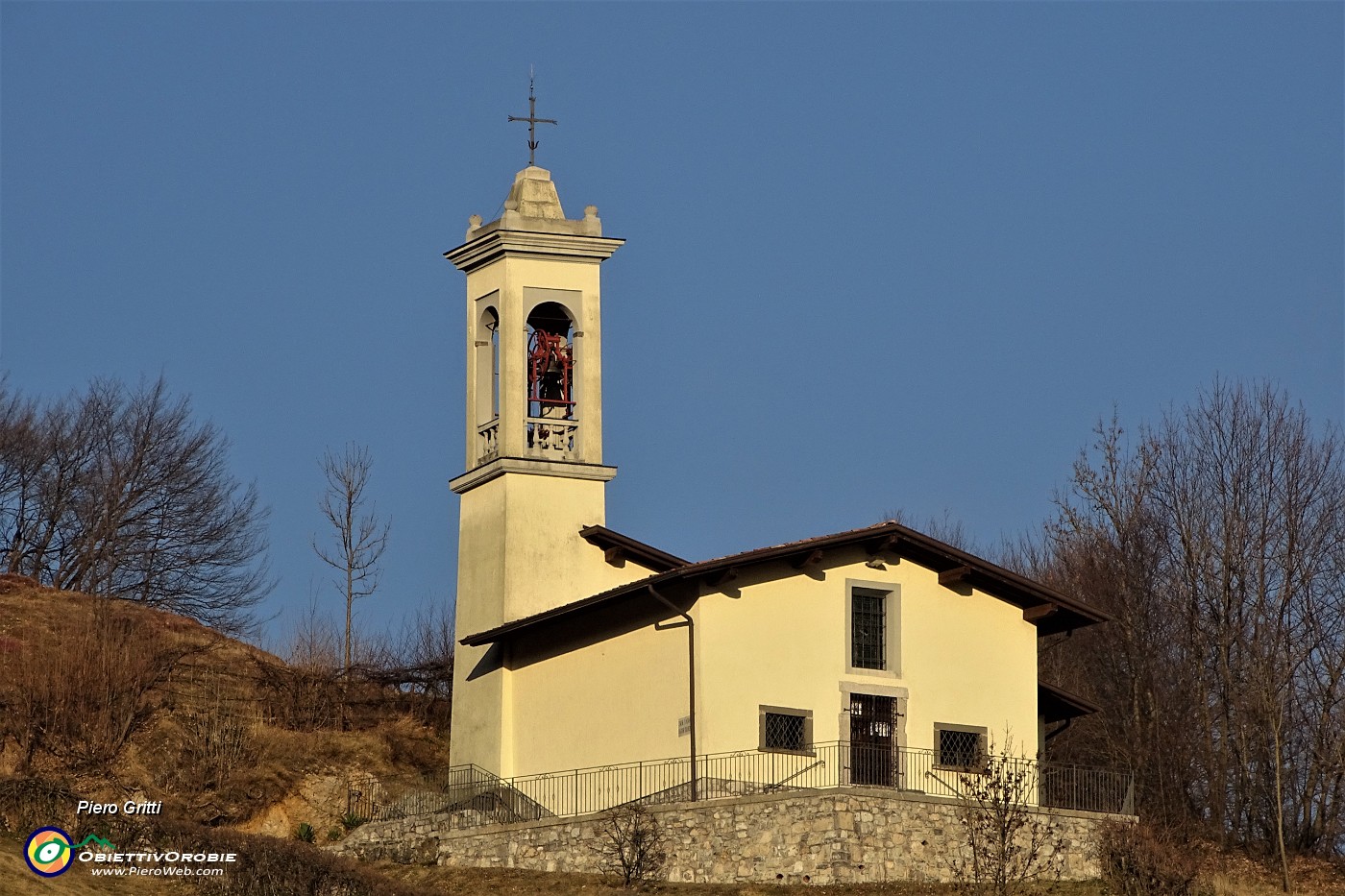 78 La Chiesetta di S. Barnaba di Salmezza nella luce del tardo pomeriggio.JPG